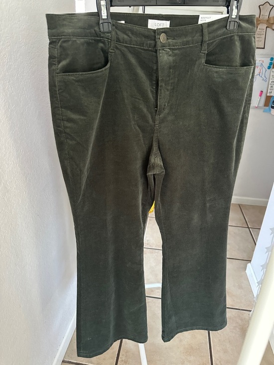 LOFT Pants - LOFT Olive Green Corduroy Men’s Straight-Leg Pants